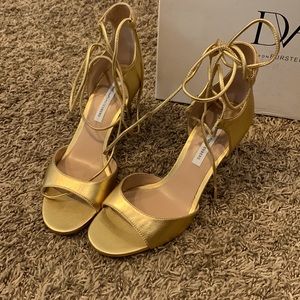 NWT Diane Von Furstenberg lace up gold open toe shoes size 8 leather upper/sole